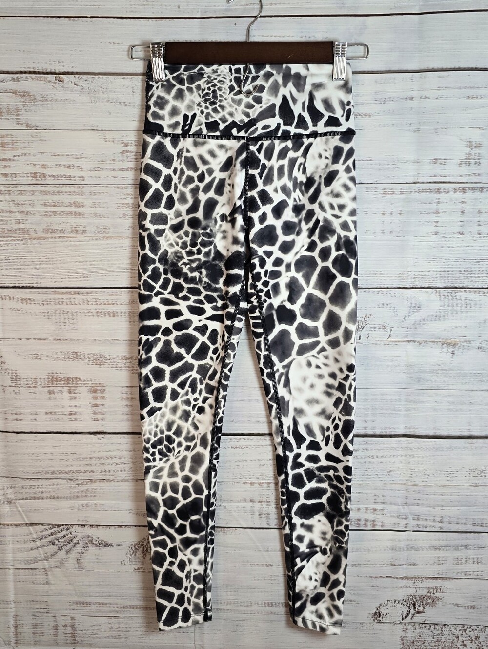 Sage Collective XS‎ Black White Giraffe Print Leggings High Rise Yoga Pants